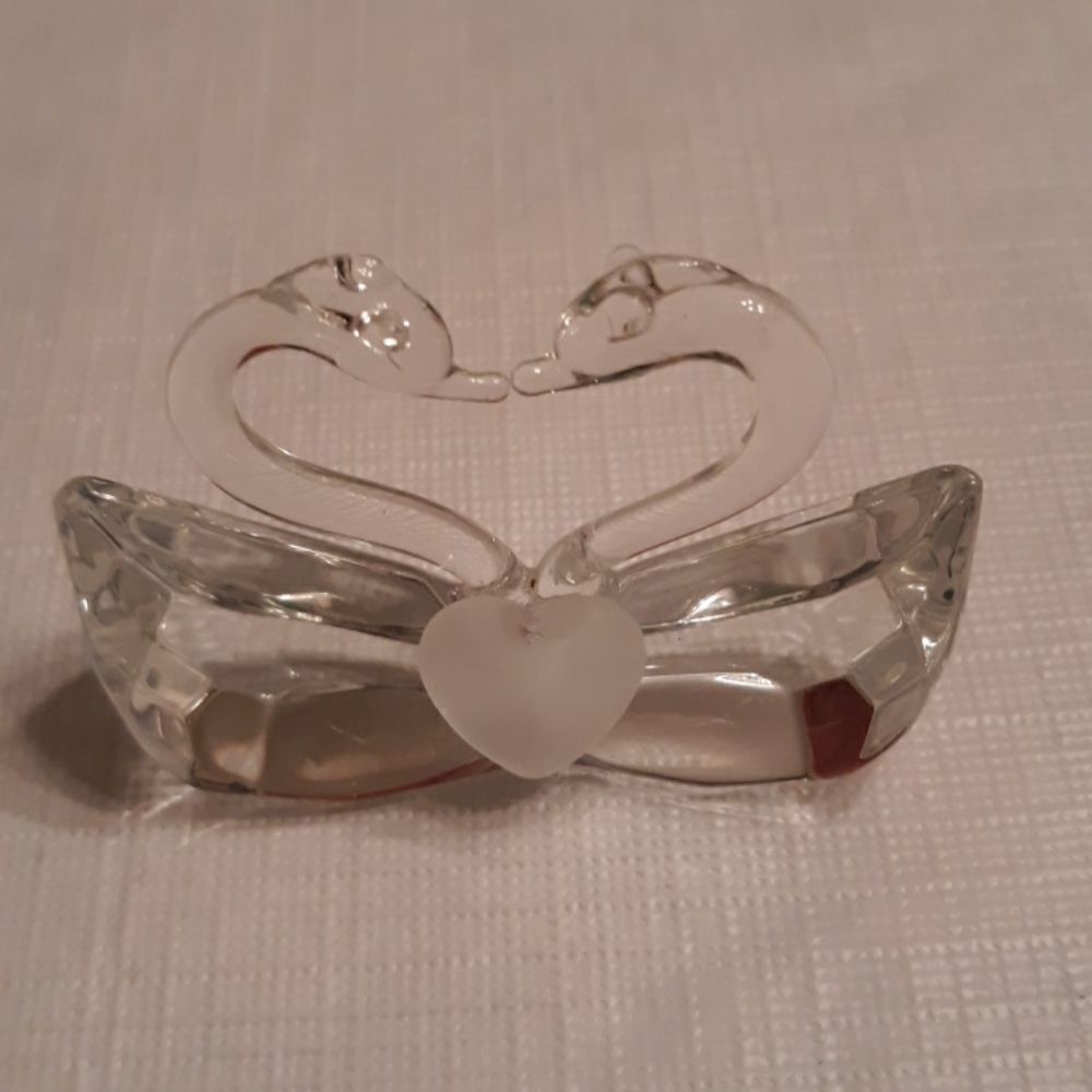 Two Kissing Swans 